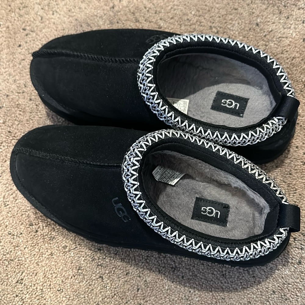 Ugg tazz black size 9